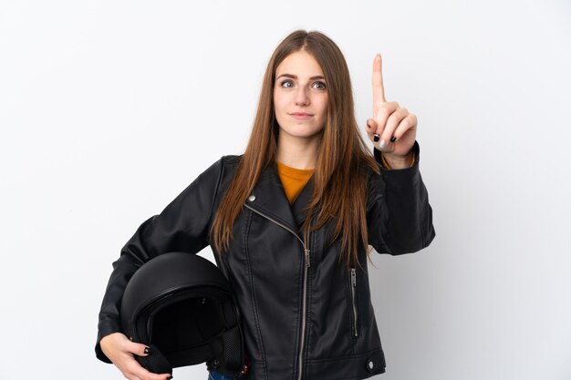 Mulher com um capacete de moto tocando na tela transparente