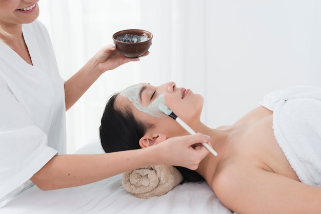 Mulher, com, um, máscara facial, em, um, spa