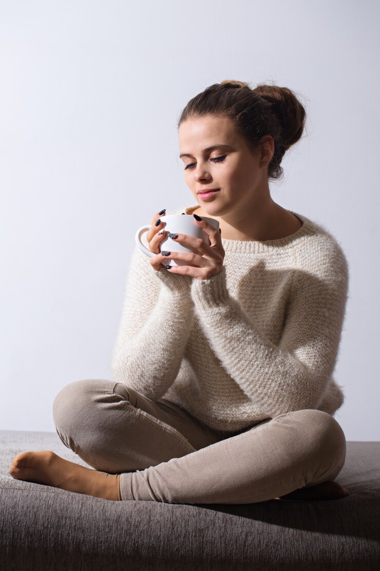 Foto mulher com uma xícara de café