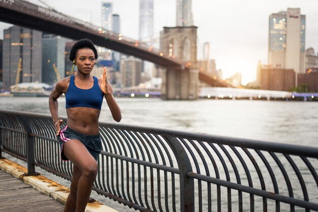 Mulher correndo em nova york