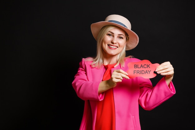 Mulher das compras super liquidação da black friday