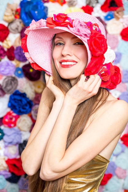 Mulher de beleza de primavera ou verão