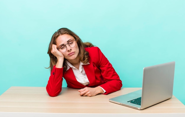 mulher de empregado de empresa de negócios bonita