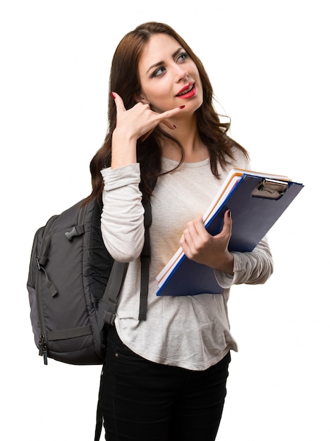 Mulher de estudante fazendo gesto de telefone