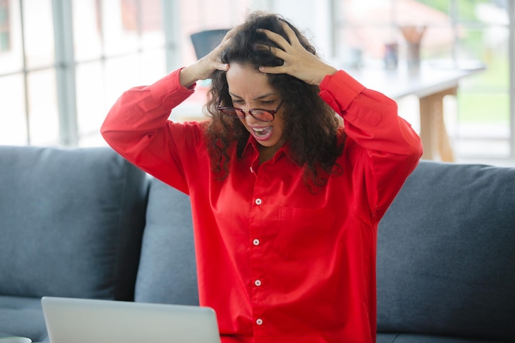 Foto mulher de negócios afro-americana com um problema de trabalho conceito emocional infeliz