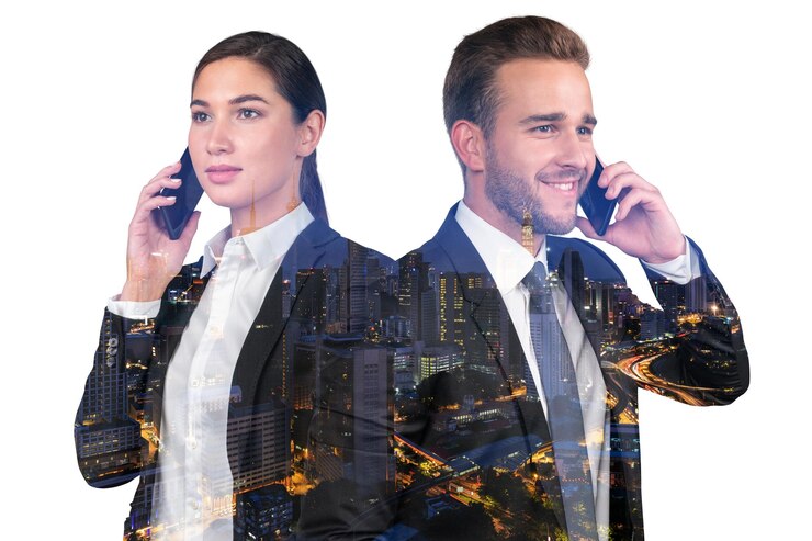 Mulher de negócios atraente e empresário bonito de terno falando telefone Ásia comunicação de estilo de vida corporativo de diversos jovens profissionais Noite vista da cidade de Kuala Lumpur Dupla exposição