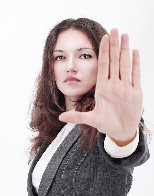 Mulher de negócios closeup mostrando gesto de parada isolado em um branco