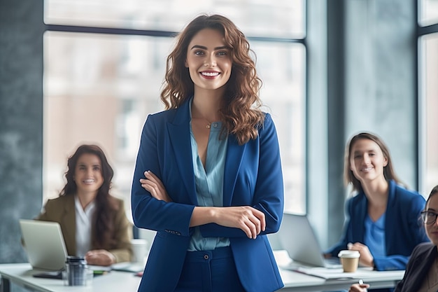 mulher de negócios de foto posando de terno no escritório