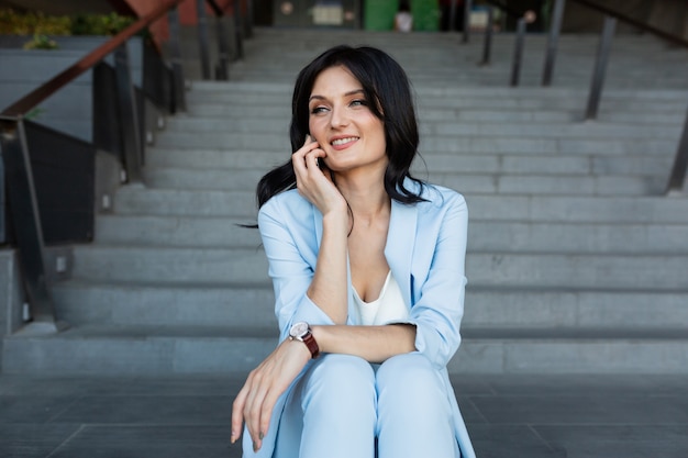 mulher de negócios descansando depois do trabalho