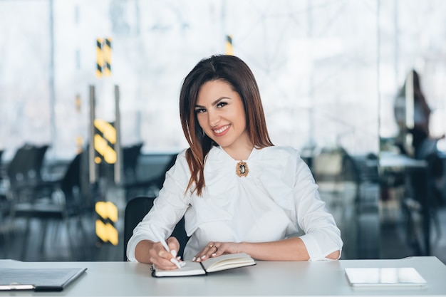 mulher de negócios. forte líder feminina de sucesso