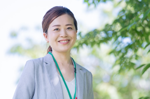 mulher de negócios japonês sorridente