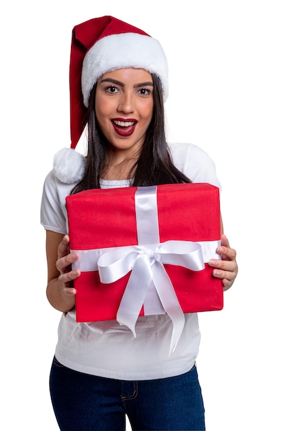 Mulher de papai noel segurando um presente, isolado no fundo branco.