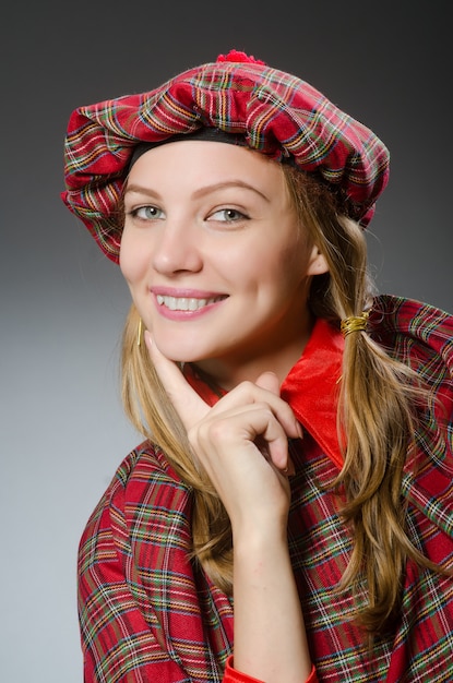 Foto mulher, desgastar, tradicional, escocês, roupas