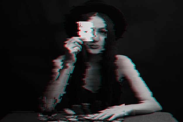 Mulher em uma mesa de cassino jogando pôquer com um ás na mão