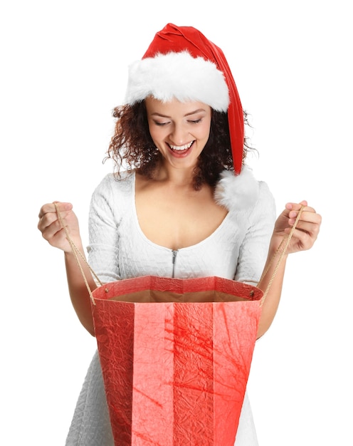 Mulher feliz abrindo bolsa de Natal