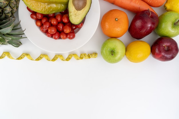 mulher feliz comendo alimentos saudáveis comer limpo Saudável limpa