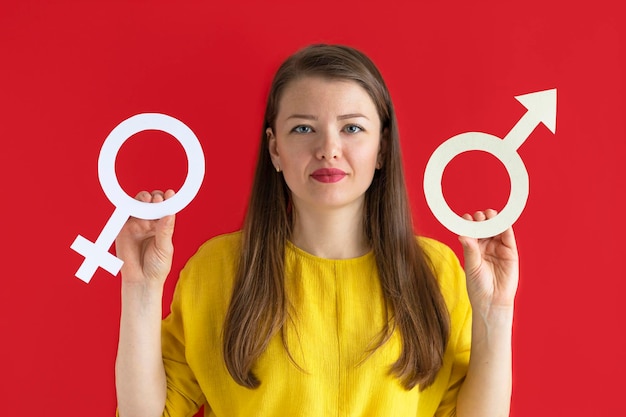 Foto mulher feminina signo masculino luta contra a injustiça luta igualdade de gênero confronto independência