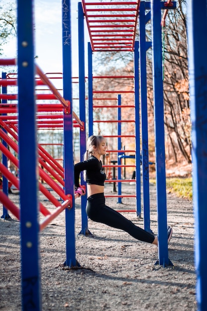 Foto mulher fitness ao ar livre