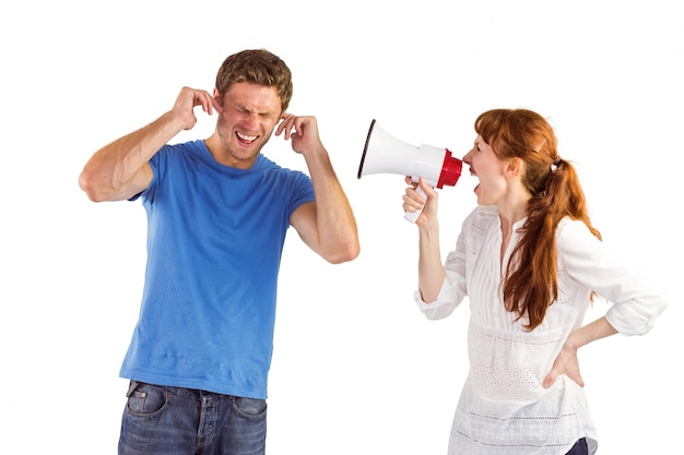 Foto mulher gritando através de um megafone