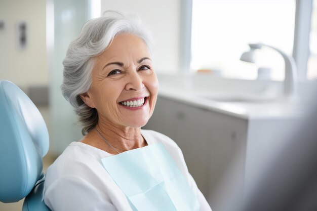 mulher idosa visitando o dentista fundo de estilo bokeh