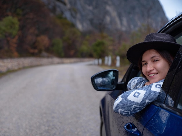 Mulher jovem asiática hipster viajando de férias