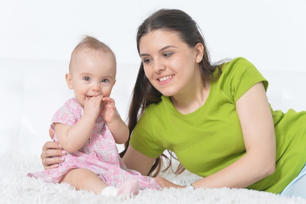 Mulher jovem, com, menina bebê