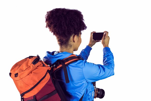 Mulher jovem, com, mochila, fazendo exame retrato