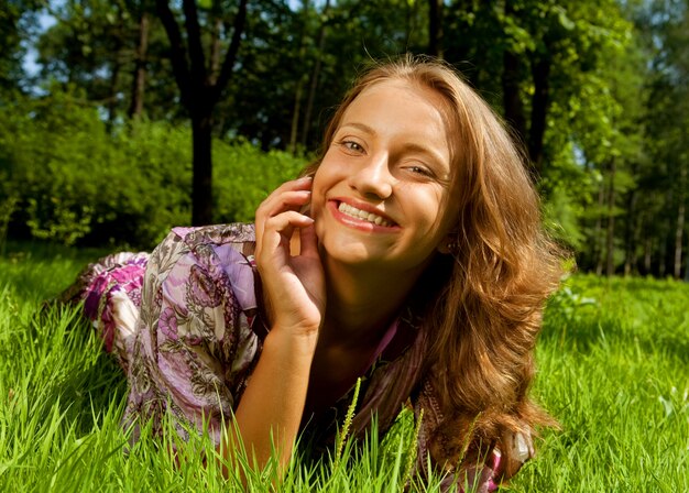 Mulher jovem, descansar, parque