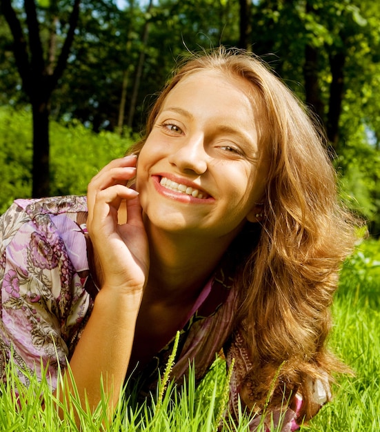 Mulher jovem, descansar, parque