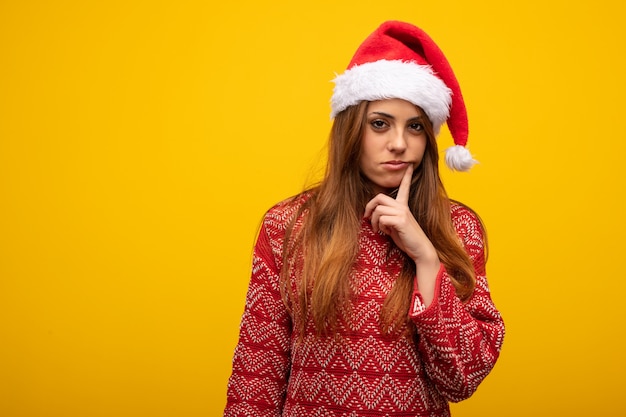 Mulher jovem, desgastar, chapéu santa, duvidando, e, confundido