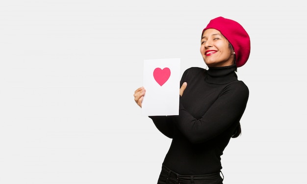 Mulher jovem, em, dia dos namorados, dar, um, abraço