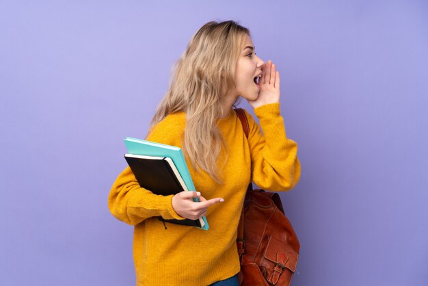 Mulher jovem estudante