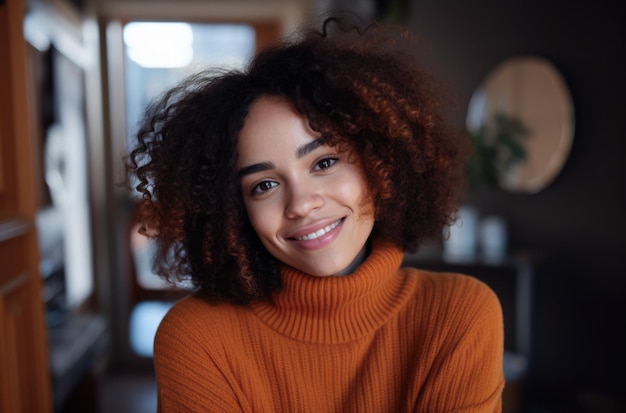 mulher jovem feliz relaxando em casa