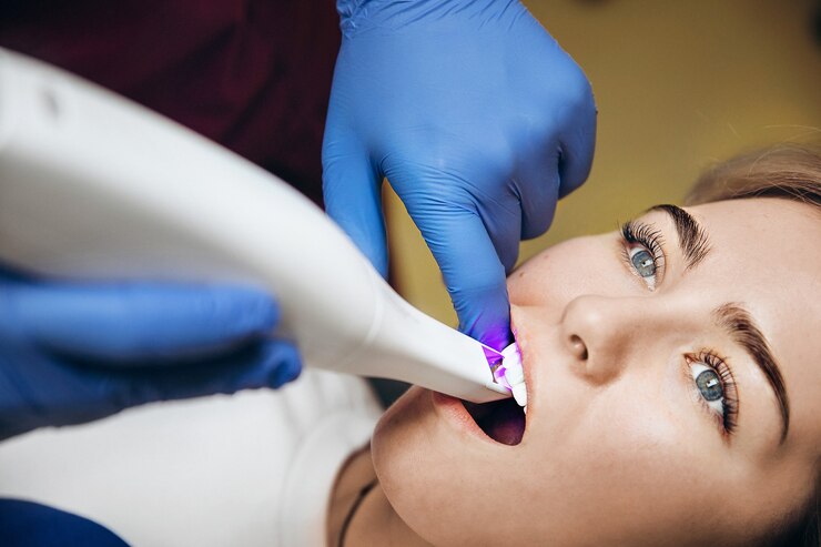 Mulher na sala de dentista
