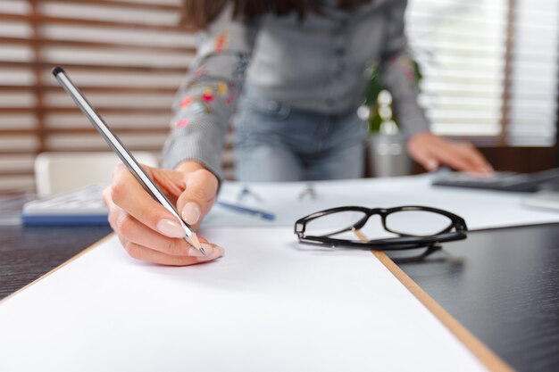 Mulher negócio, trabalhando, escritório