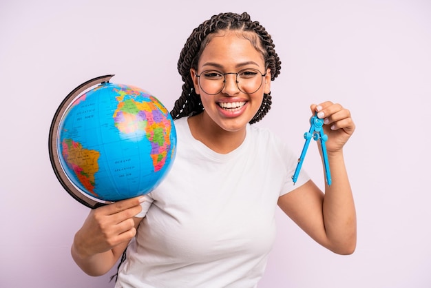 Mulher negra afro com tranças com modelo planeta terra