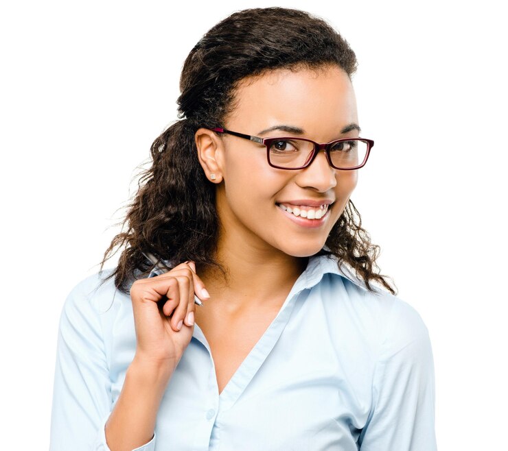 Foto mulher negra pensando ou caneta mão sobre fundo branco isolado em alvo de metas de crescimento financeiro ou visão futura negócio corporativo ou trabalhador e ideias contrato de estratégia financeira ou negócio em maquete