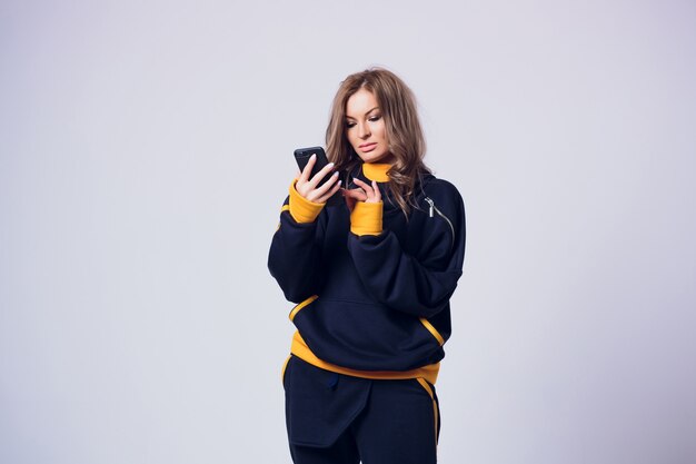 Mulher posando de pijama