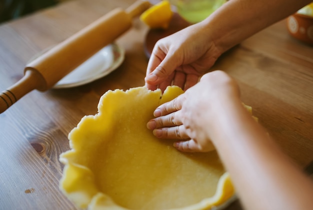 Mulher, preparando bolo