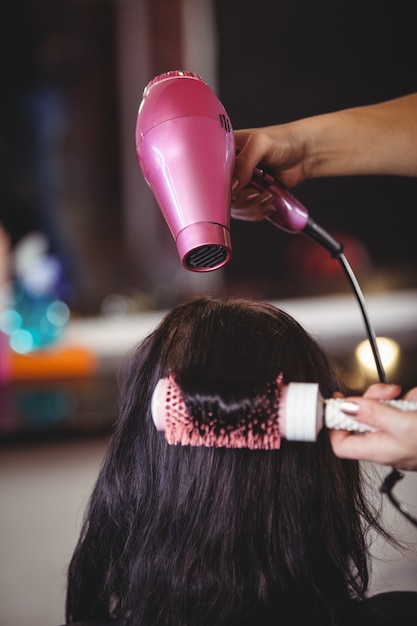 Mulher, secando cabelo