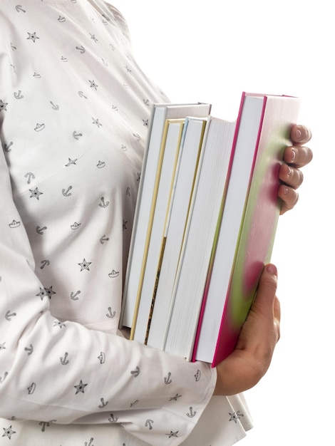 Mulher segurando a pilha de livros Educação estudando lição de casa e conceito de preparação para exames