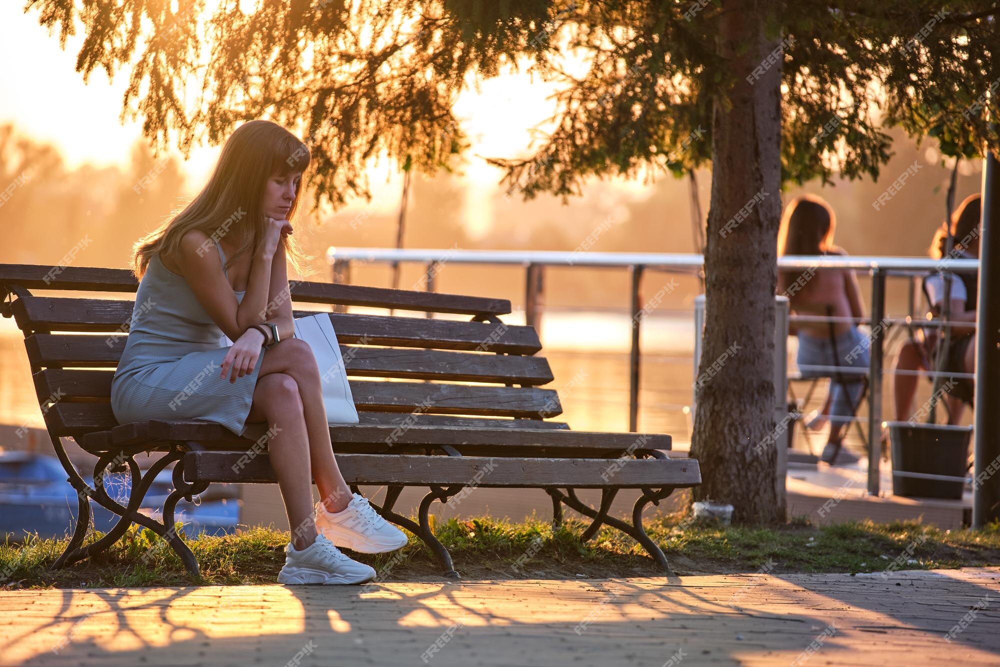 Fundo Uma Mulher Que Está Triste E Solitária Drama Feminino