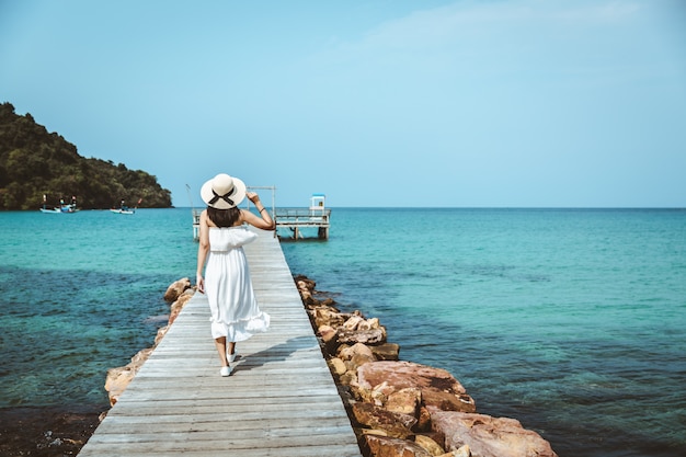 Mulher verão relaxe férias