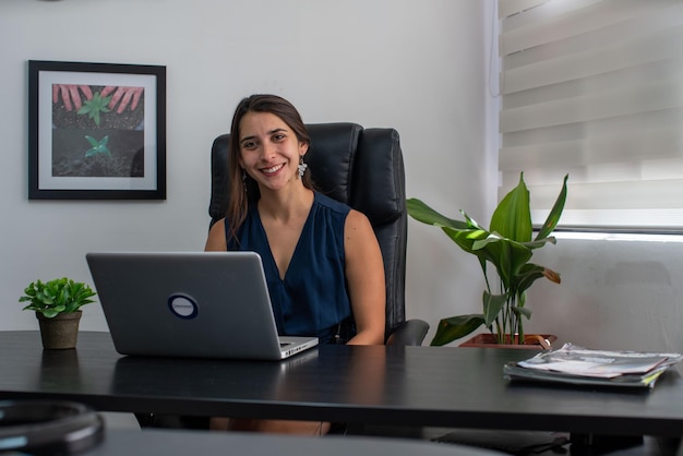 Mulheres a conhecer mulheres de negócios asiáticas