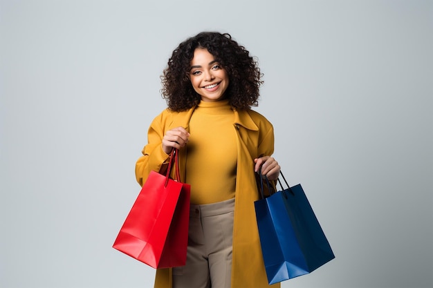 Mulheres carregando sacos de compras em um fundo simples