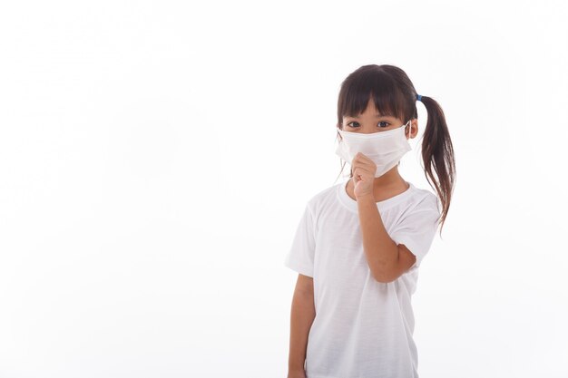 Mulheres da Ásia usando máscara para prevenir o vírus