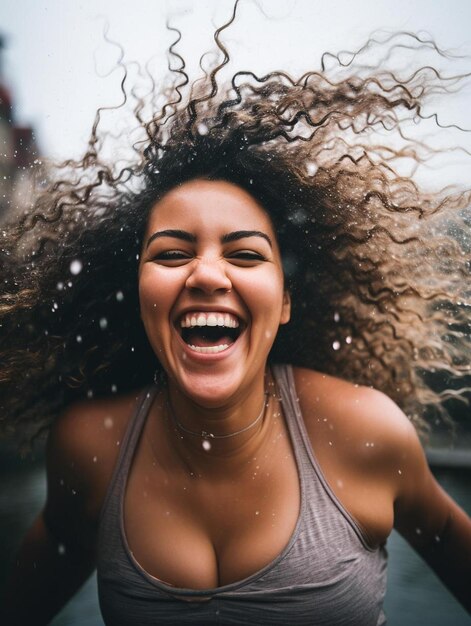 Foto mulheres de vários tamanhos a divertirem-se na água.