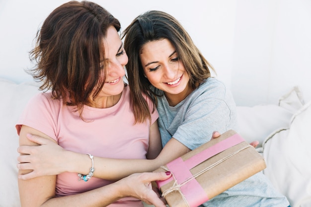 Foto mulheres, olhar, presente, casa