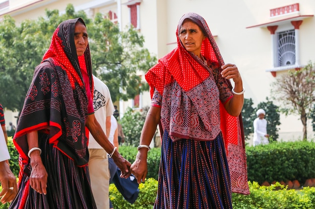 Mulheres tribais de Rajasthani dentro do Palácio da cidade Jaipur Rajasthan Índia