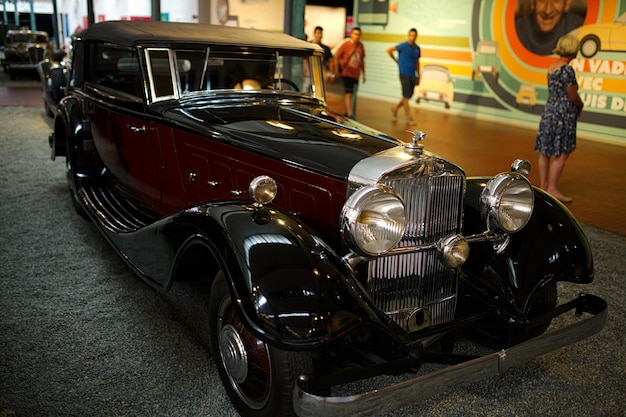 MULHOUSE FRANÇA 22 de agosto de 2023 Museu Nacional do Automóvel Cite de lColeção Automóvel Schlumpf Coleção de carros com mais de 500 peças